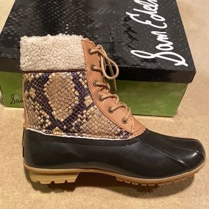 NWT Sam Edelman Snakeskin Snowboots
